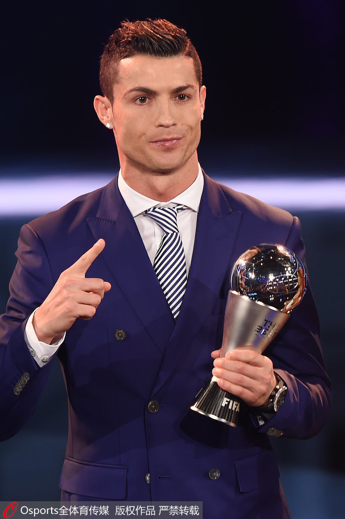 媒体人：LPL明年热闹的台子肯定能搭起来，就看比赛的内容和最后的成绩了